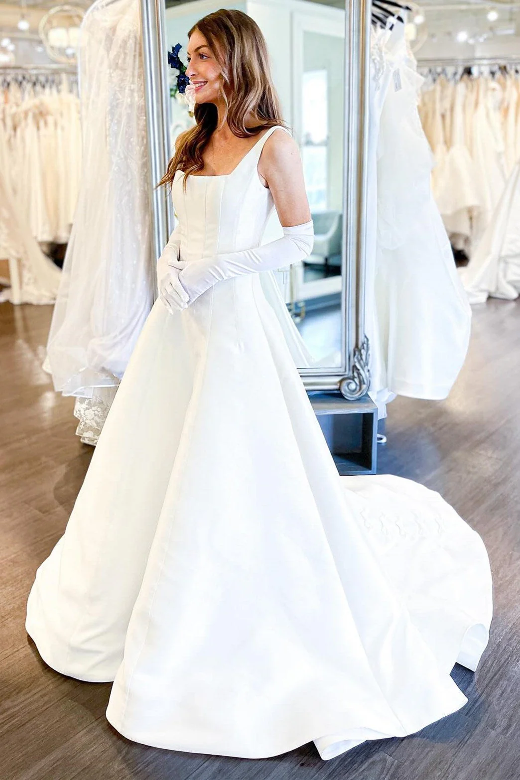 Chic Square Straps Satin Sleeveless Wedding Dresses A-Line Open Back With Bowknot