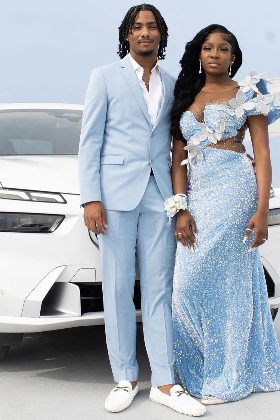 Sky Blue Notched Lapel Close-Fitting Prom Suit
